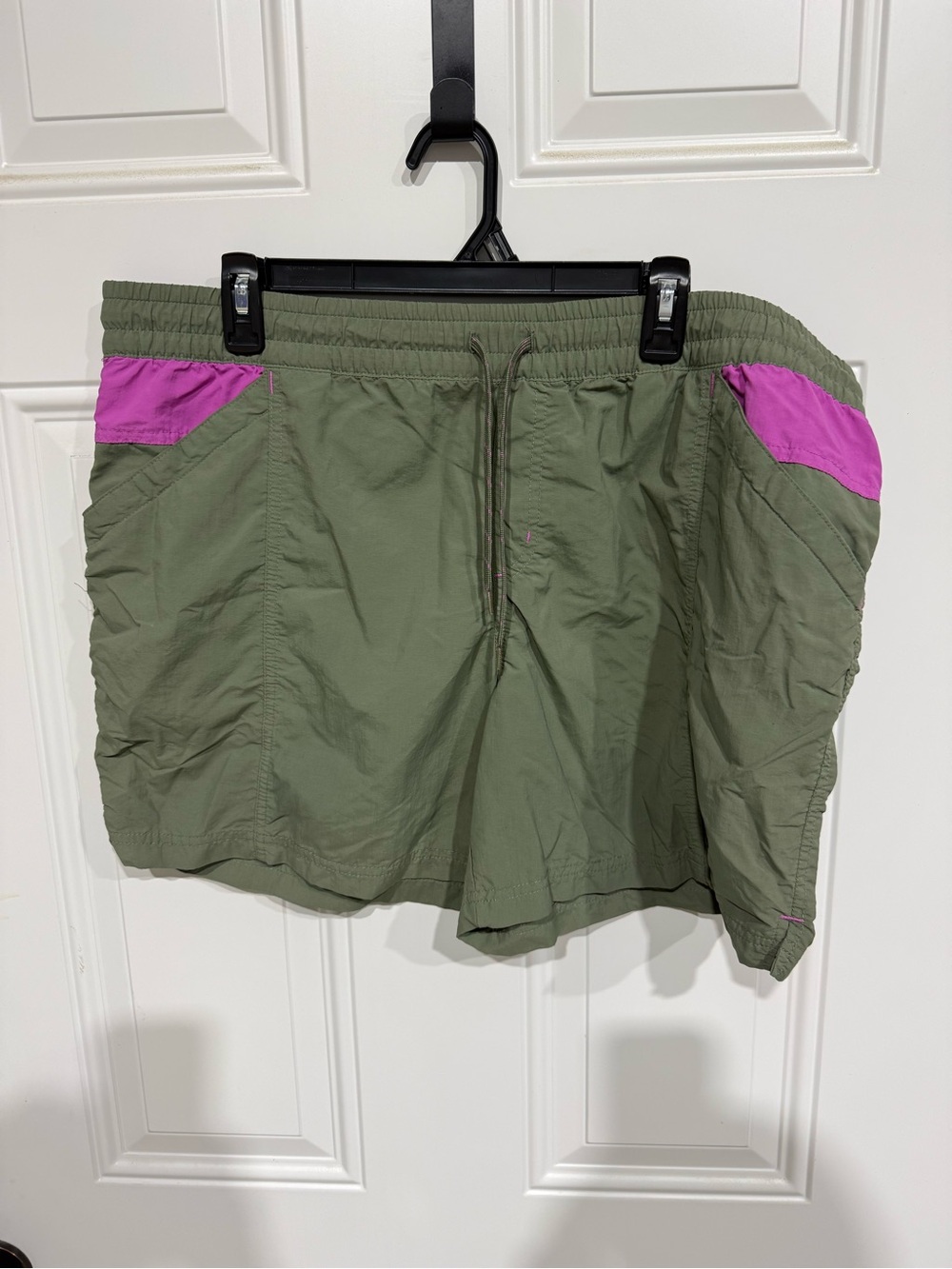 Women’s Columbia lightweight Shorts. Size XL